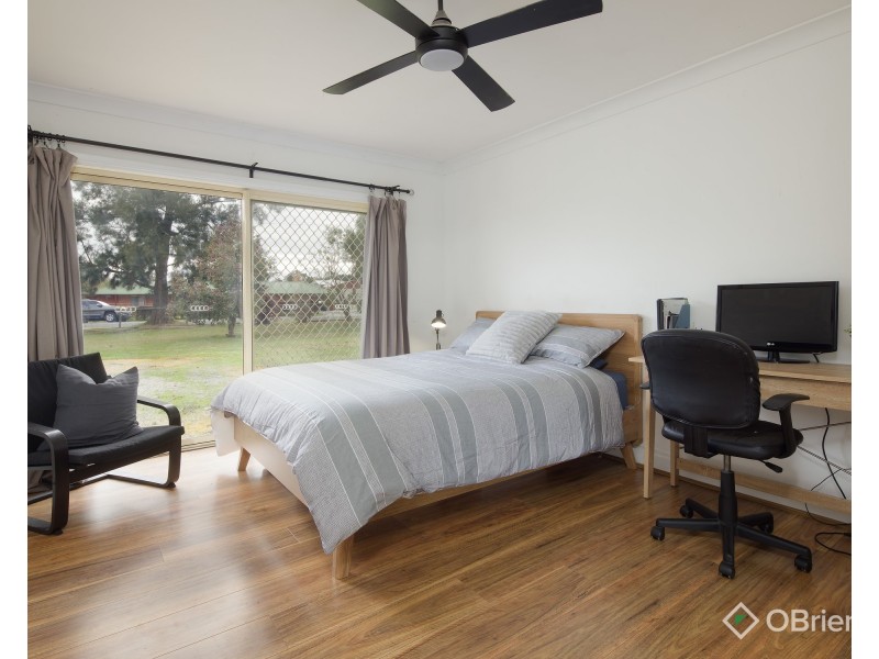 8A Fairway Drive, Drouin VIC 3818