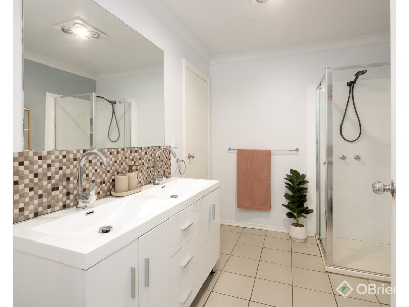 8A Fairway Drive, Drouin VIC 3818