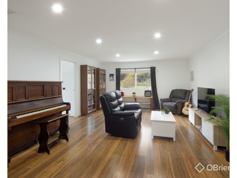 8A Fairway Drive, Drouin VIC 3818