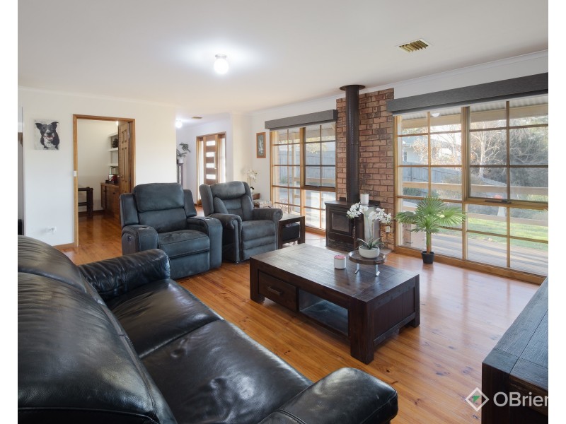 3 James Court, Drouin VIC 3818
