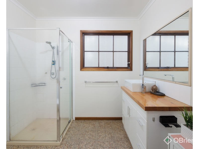 3 James Court, Drouin VIC 3818