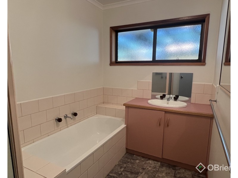 4 Tracie Court, Drouin VIC 3818