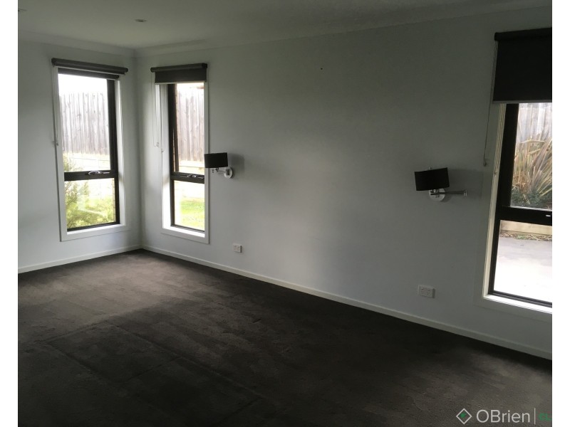 24 Bladen Street, Warragul VIC 3820