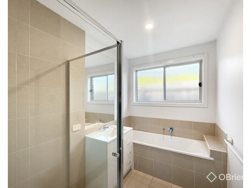 6 Hatfield Drive, Drouin VIC 3818