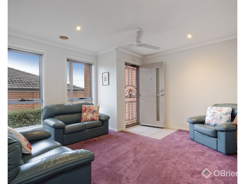 4/14 Janine Court, Drouin VIC 3818