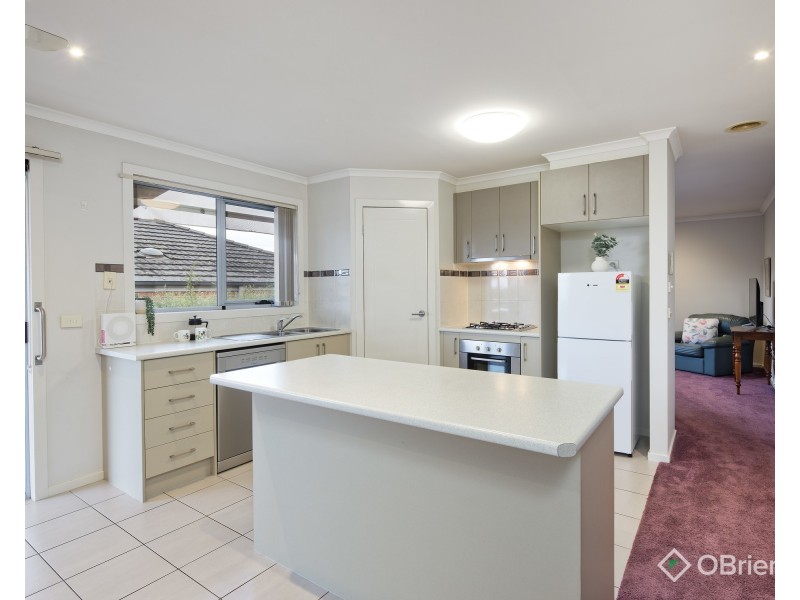 4/14 Janine Court, Drouin VIC 3818