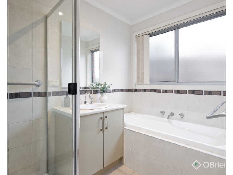 4/14 Janine Court, Drouin VIC 3818
