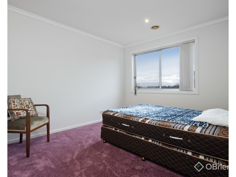 4/14 Janine Court, Drouin VIC 3818