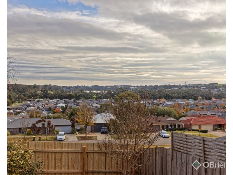 4/14 Janine Court, Drouin VIC 3818