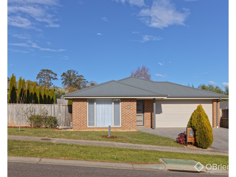 8 Tara Grove, Drouin VIC 3818