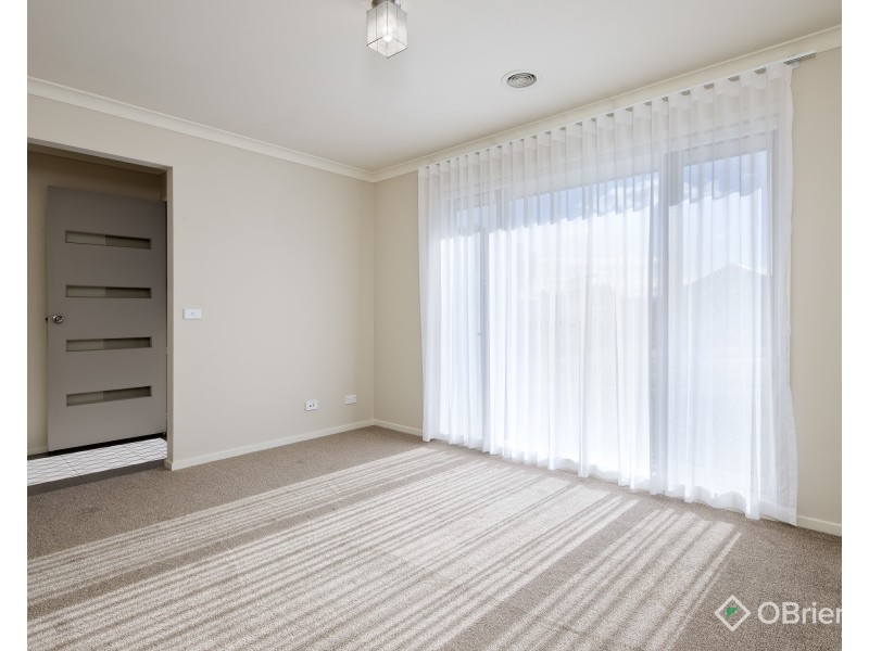 8 Tara Grove, Drouin VIC 3818