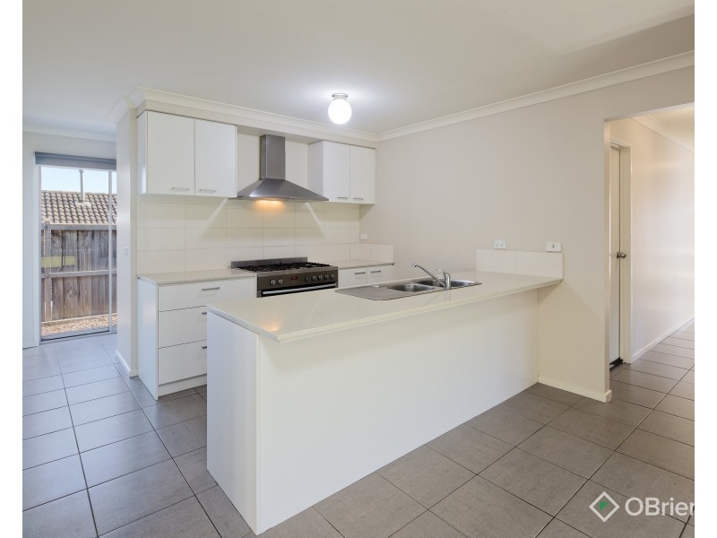 8 Tara Grove, Drouin VIC 3818