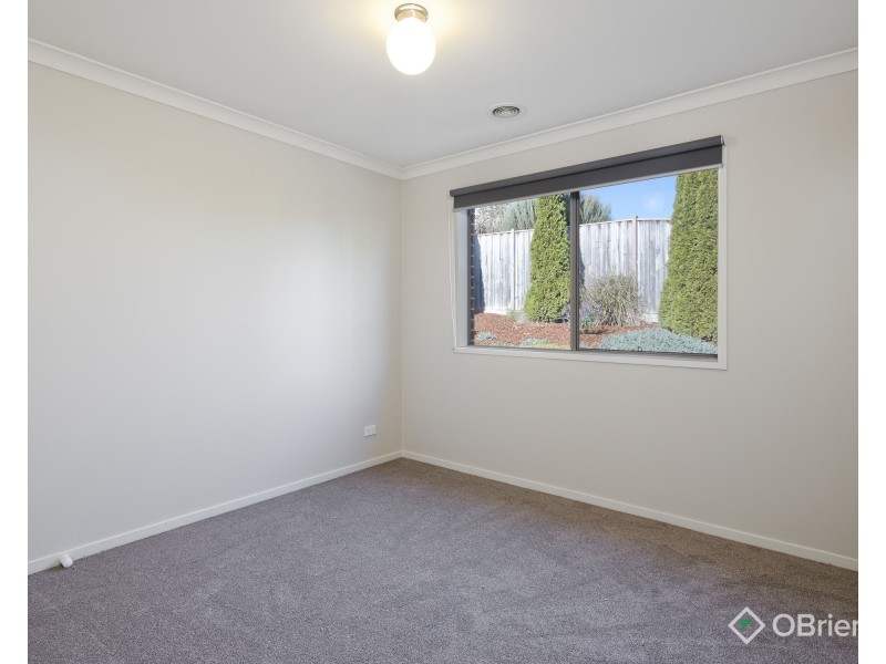 8 Tara Grove, Drouin VIC 3818