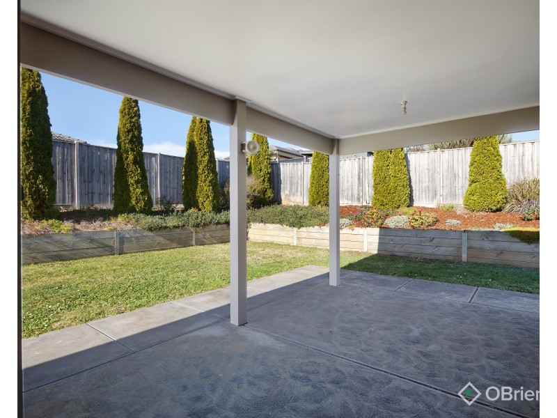 8 Tara Grove, Drouin VIC 3818