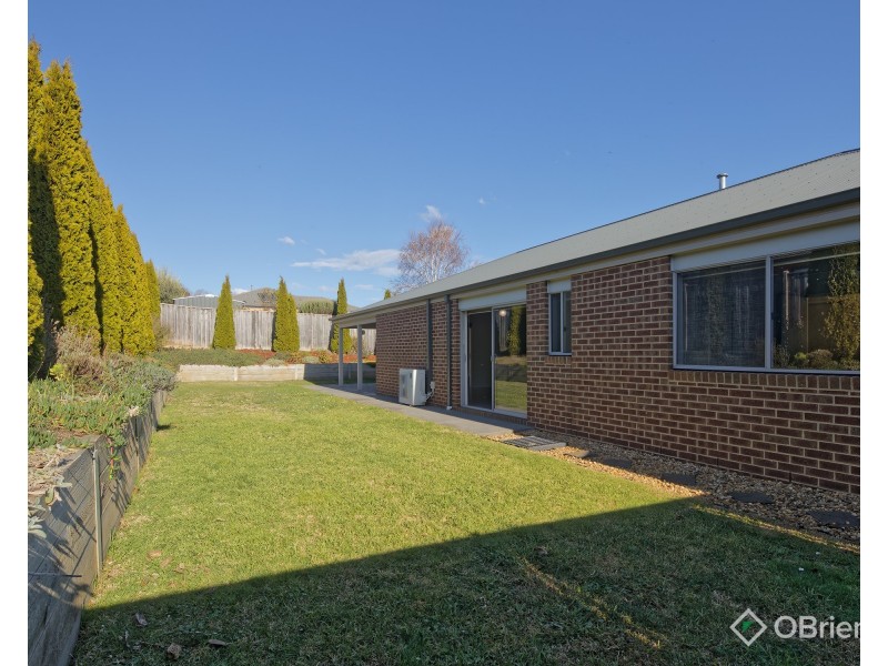 8 Tara Grove, Drouin VIC 3818