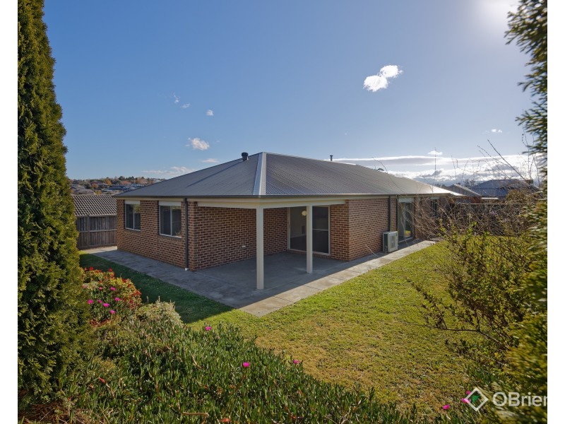 8 Tara Grove, Drouin VIC 3818