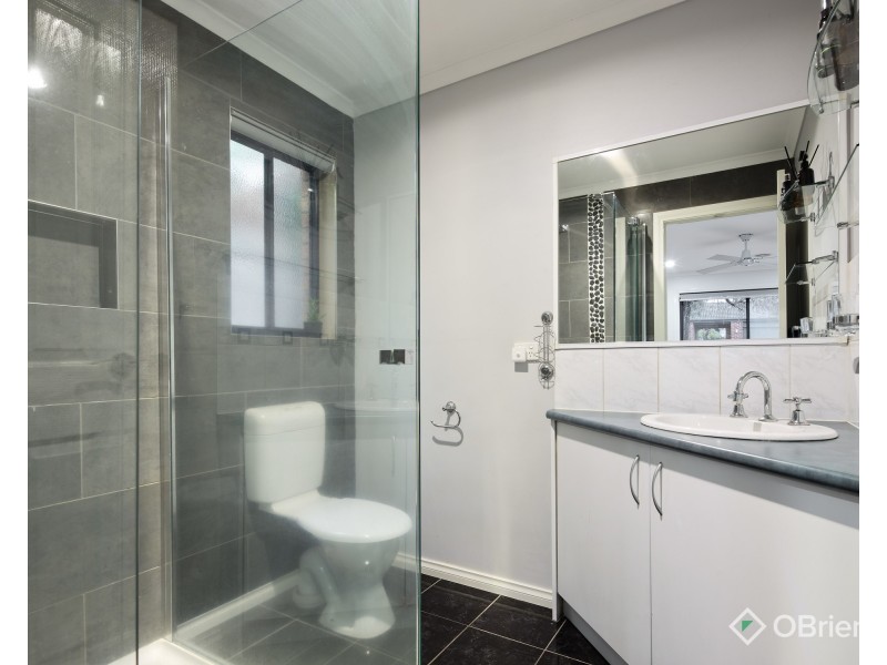 3 Hatfield Drive, Drouin VIC 3818