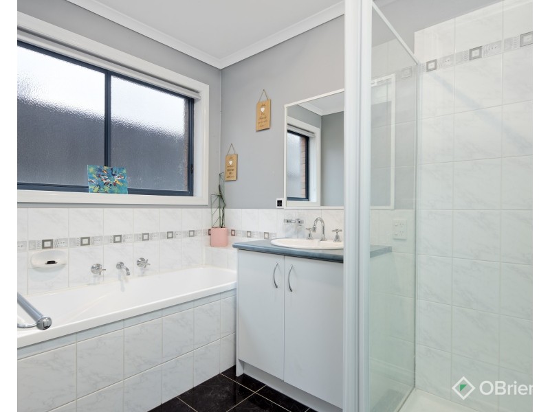 3 Hatfield Drive, Drouin VIC 3818