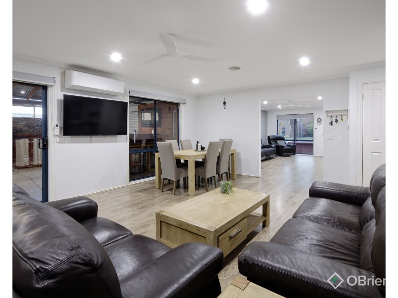 3 Hatfield Drive, Drouin VIC 3818