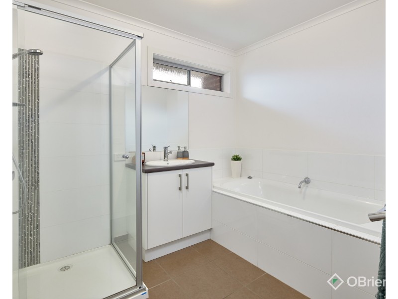 6 Empire Avenue, Drouin VIC 3818