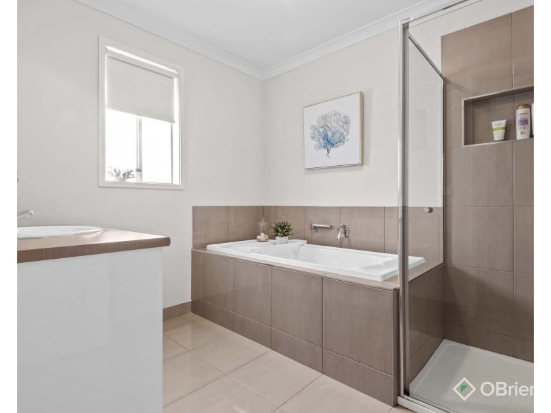 21 Coventry Drive, Warragul VIC 3820
