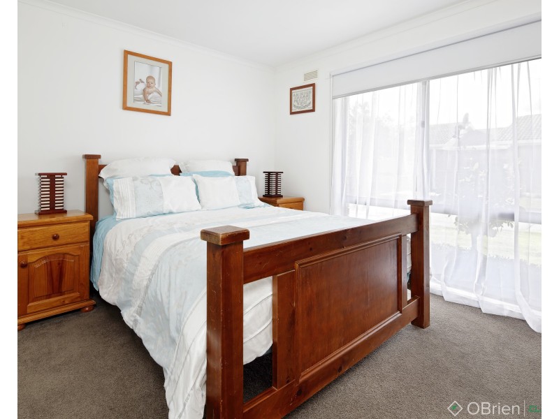 1/16 Cambridge Drive, Warragul VIC 3820