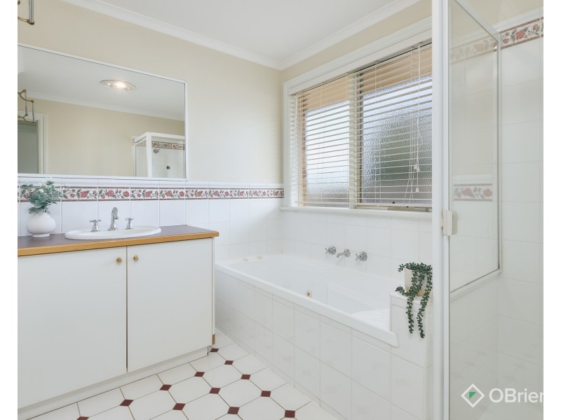 1 Davey Drive, Drouin VIC 3818