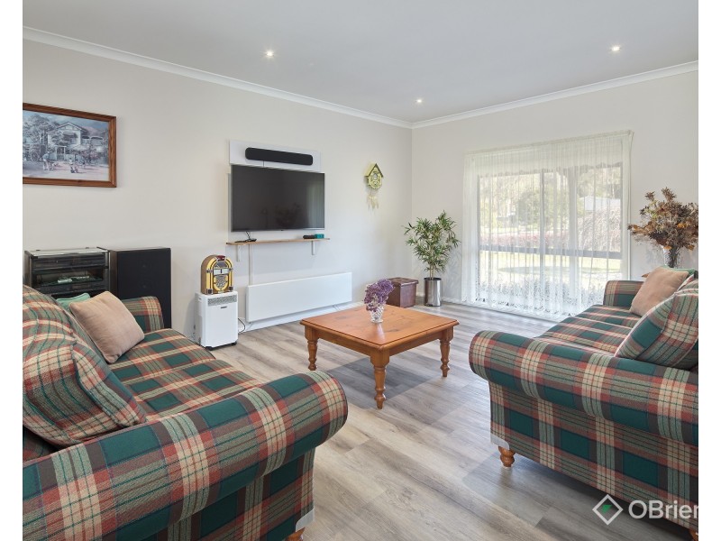 4 Nottingham Court, Drouin VIC 3818