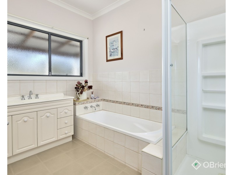 4 Nottingham Court, Drouin VIC 3818