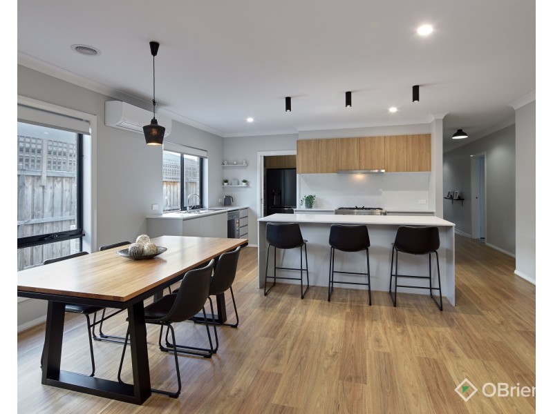 9 Peachtree Drive, Drouin VIC 3818