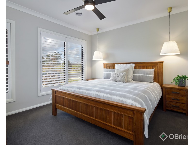 9 Peachtree Drive, Drouin VIC 3818