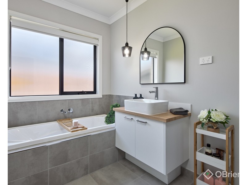 9 Peachtree Drive, Drouin VIC 3818