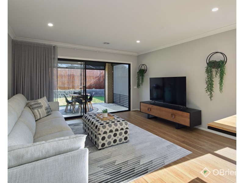 9 Peachtree Drive, Drouin VIC 3818