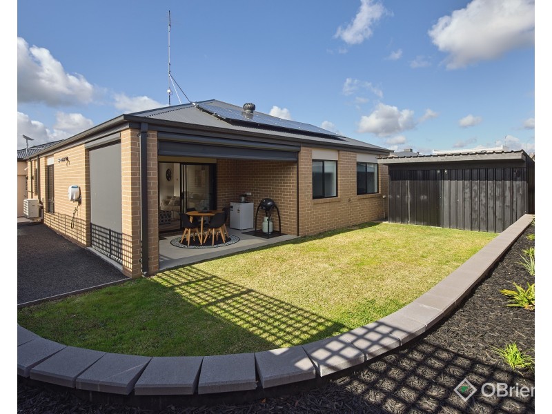 9 Peachtree Drive, Drouin VIC 3818
