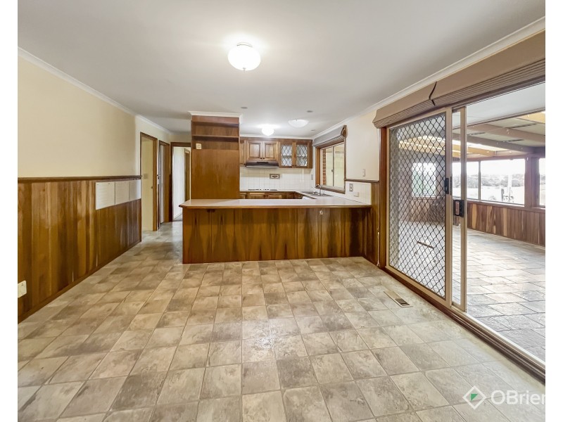 64 Lardner Road, Drouin VIC 3818