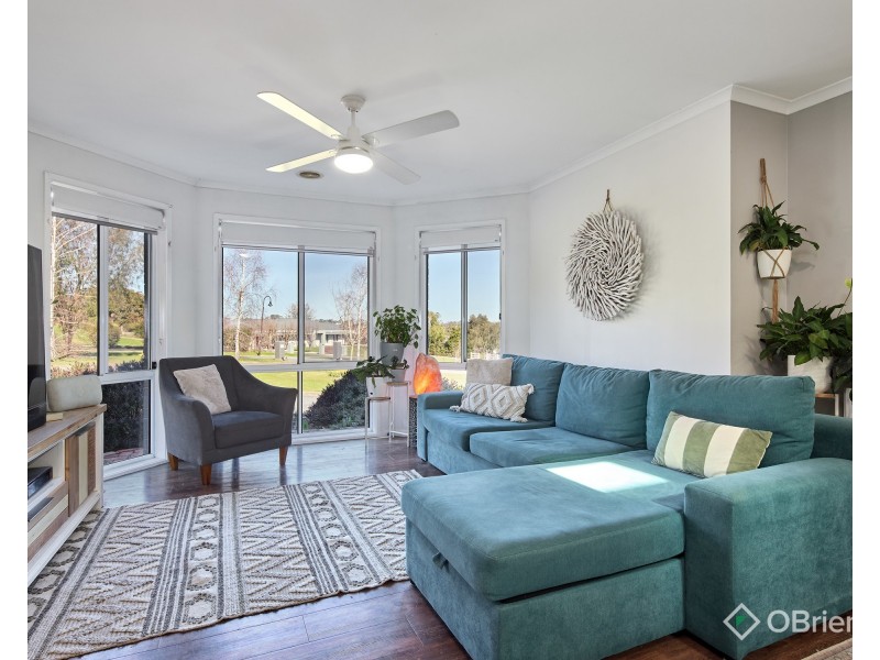 86 Kamanari Court, Drouin VIC 3818