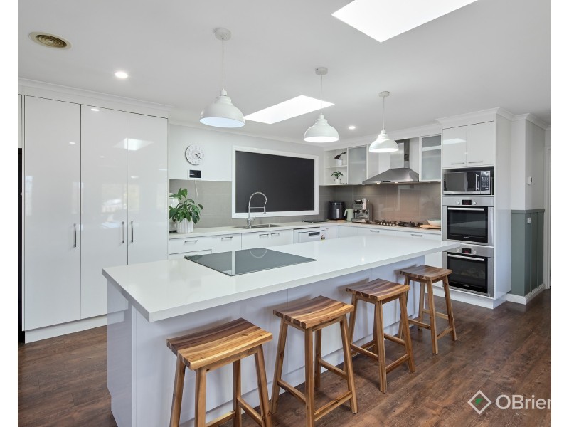 86 Kamanari Court, Drouin VIC 3818