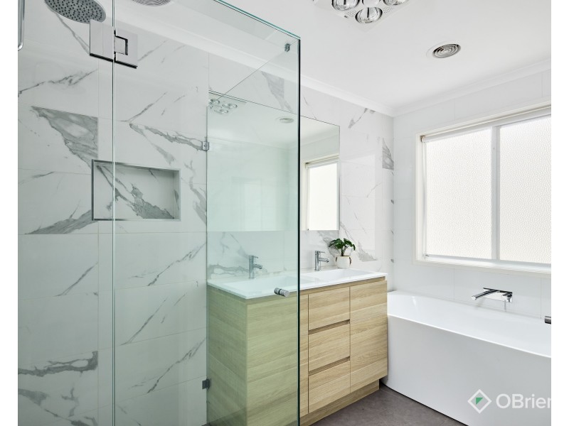 86 Kamanari Court, Drouin VIC 3818