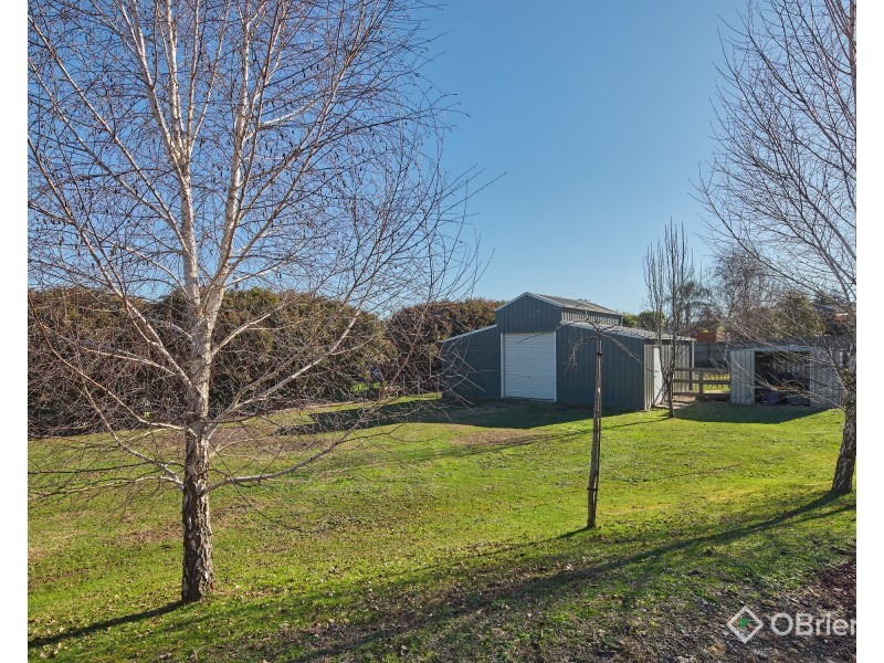 86 Kamanari Court, Drouin VIC 3818