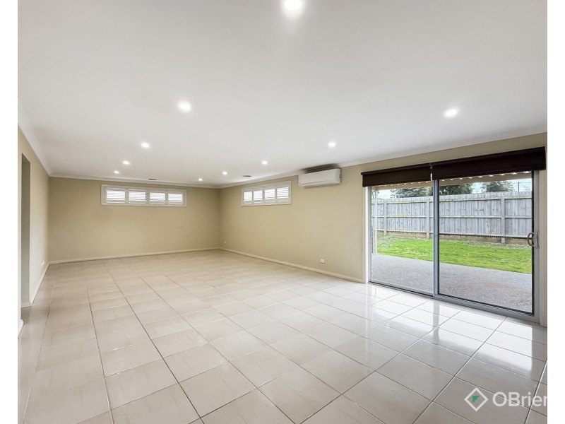 18 Hogan Court, Drouin VIC 3818