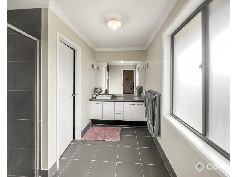 6 Byron Drive, Drouin VIC 3818