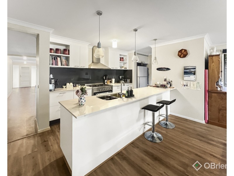 6 Byron Drive, Drouin VIC 3818