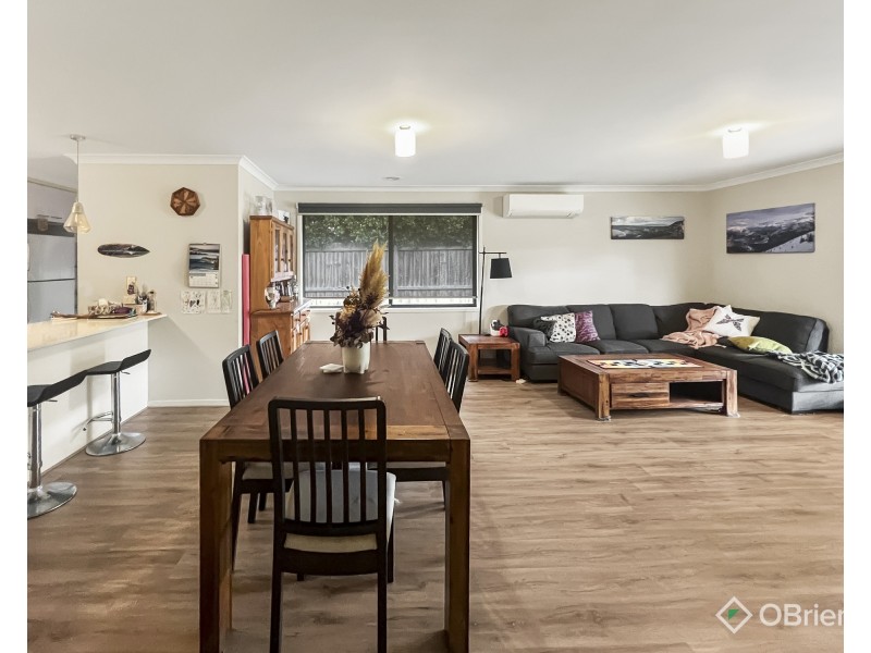 6 Byron Drive, Drouin VIC 3818