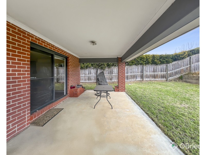 6 Byron Drive, Drouin VIC 3818
