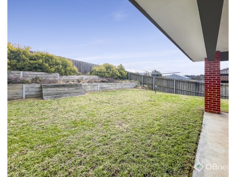 6 Byron Drive, Drouin VIC 3818