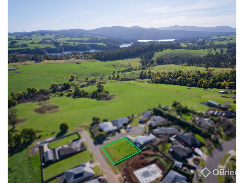 8 Peters Way, Neerim South VIC 3831