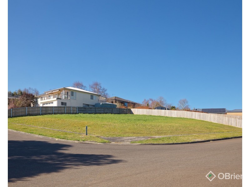 8 Peters Way, Neerim South VIC 3831