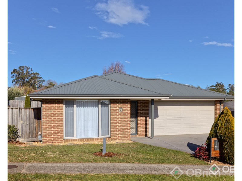 8 Tara Grove, Drouin VIC 3818