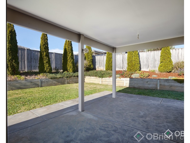 8 Tara Grove, Drouin VIC 3818