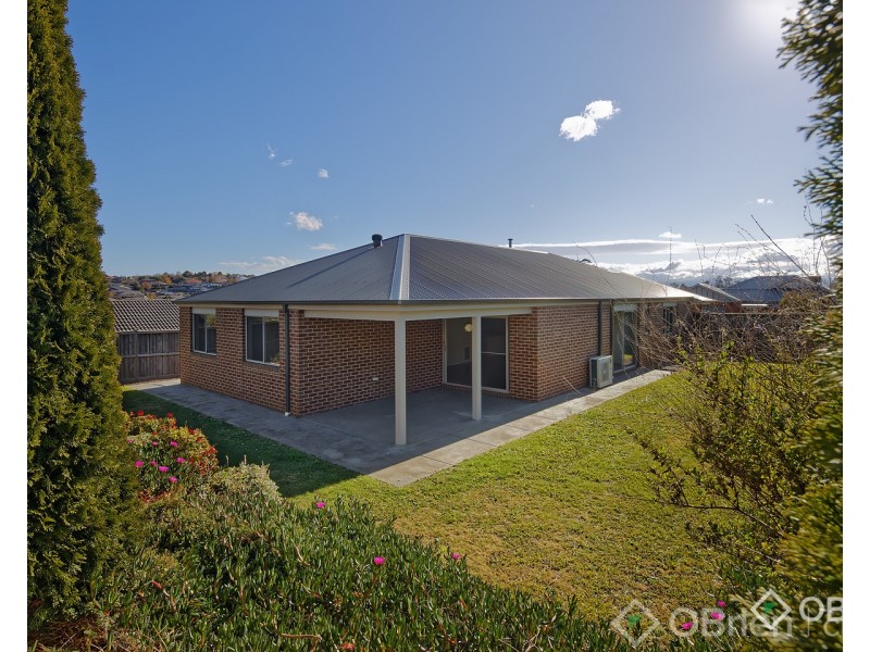 8 Tara Grove, Drouin VIC 3818